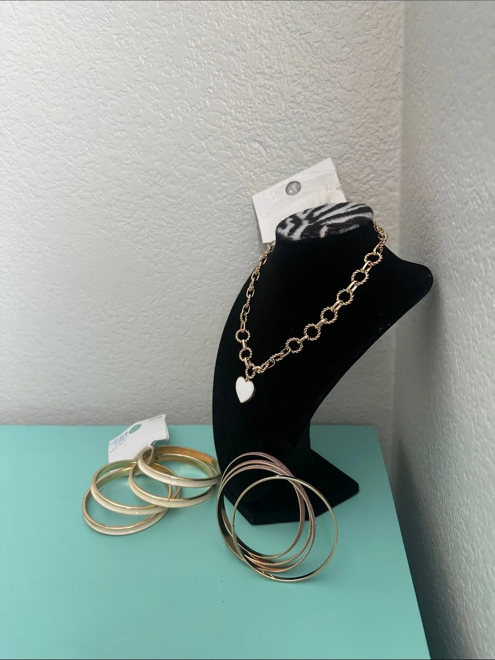 Time and Tru Gold Chain Necklace with White Heart Pendant & matching bangles-new